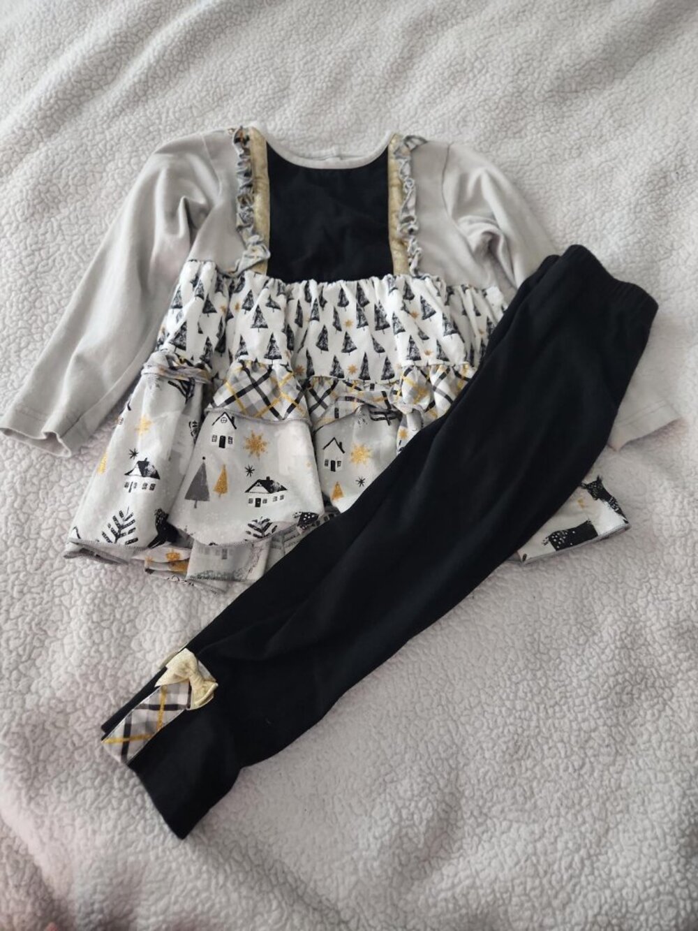 Ricrac & Ruffles 2 piece winter NYE set Size 4T